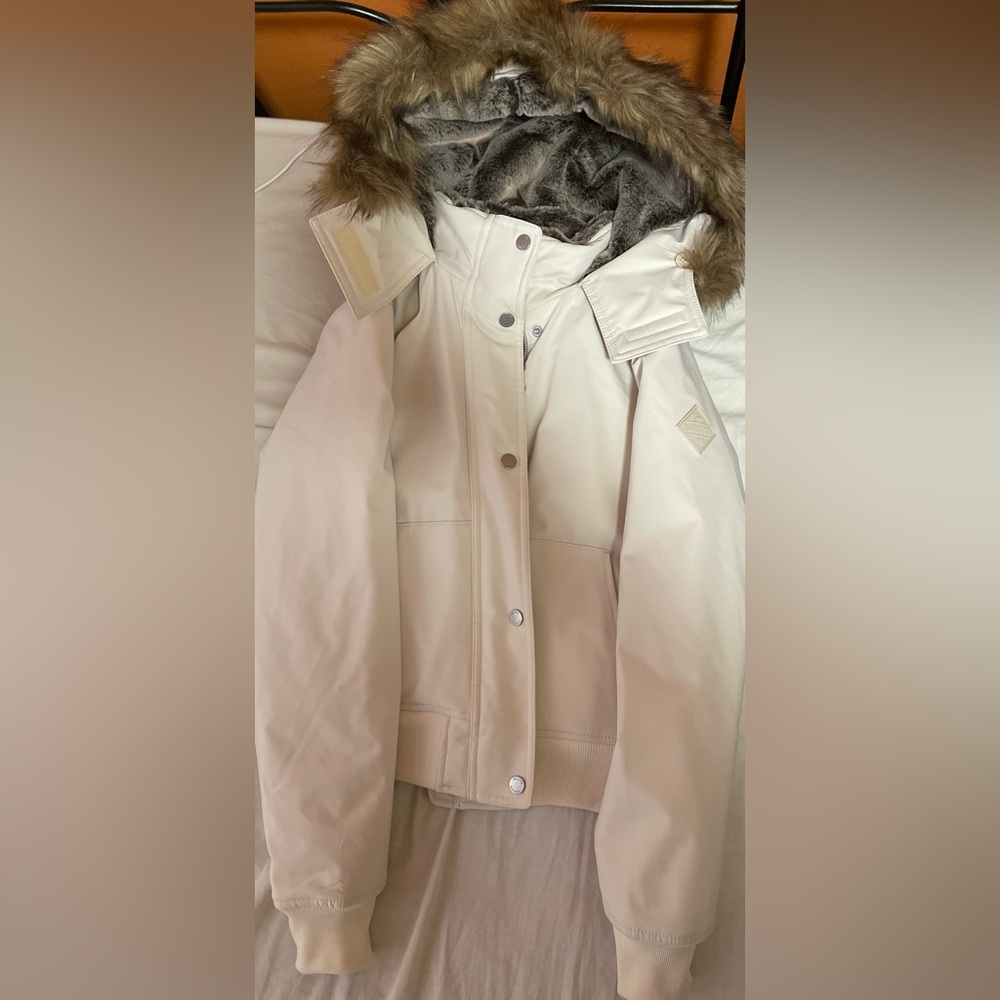 Hollister Cream Fur-Trimmed XXS Puffer Jacket